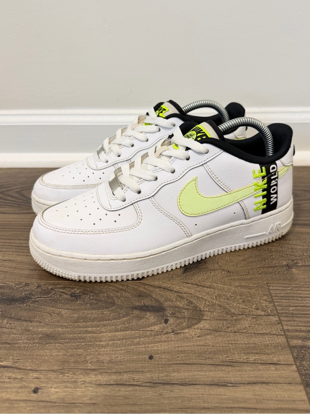Nike Air Force 1 LV8 1 GS Worldwide Pack White Volt Black 7Y